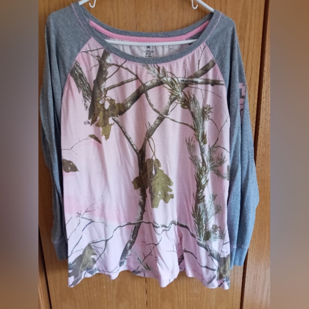 Pink realtree long sleeve shirt